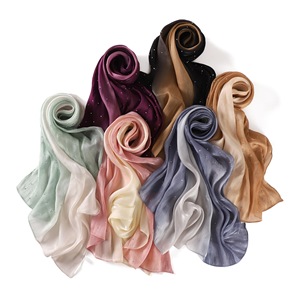 Écharpe en satin de soie pour homme, 180 cm, peinte à la main, dégradé de couleurs, avec strass thermocollés, scintillante, polyvalente, douce, soyeuse et fine - Product Image 5