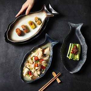 Vente en gros d'assiettes de style japonais rétro en céramique en forme de <span class=keywords><strong>poisson</strong></span> cuites à la vapeur pour restaurant assiettes de <span class=keywords><strong>poisson</strong></span> en porcelaine 12 pouces 14 pouces - Product Image 1
