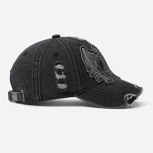 Gorra Deportiva Ajustable de 6 Paneles de Sarga de Algodón con Logotipo Personalizado T&L y Bordado Aplicado - Product Image 3
