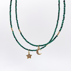 Collana Girocollo Unisex Trendy con Ciondoli a Forma di Luna Crescente e Ali di Stella con Strass di Quarzo, Placcata in Oro 14K - Product Image 1