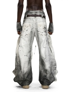 Jeans en denim pour hommes de haute qualité, personnalisés, avec œillets, effet déchiré et imprimé, délavé blanc, coupe large, style streetwear hip-hop, en coton, OEM ODM - Product Image 5