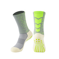 Vente en gros Chaussettes de football confortables et respirantes à prise épaisse Chaussettes de football antidérapantes sur mesure