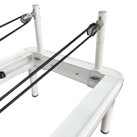 Machine de Pilates Reformer en aluminium beige pour studio, équipement de Pilates pour le renforcement du tronc