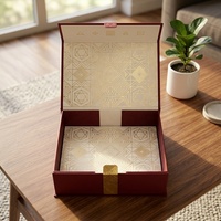 Boîte cadeau pliante en carton rouge bordeaux personnalisée avec impression intérieure, fermeture magnétique de luxe, boîte en papier pour emballage de bijoux et de parfums