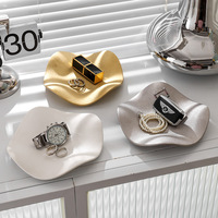 Instagram-inspiriertes Unregelmäßiges Blumenförmiges Schmuck-Organizer-Tablett Luxuriöses Beschichtetes Porzellan Made in China
