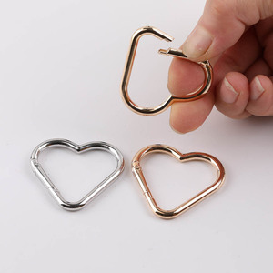 Hebilla de metal con forma de corazón, chapada en oro, accesorios para bolsos DIY, adorno de conexión a la moda para la fabricación de joyería hecha a mano - Product Image 3