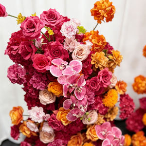 Composition florale en fausse soie ombrée rouge, orange et rose, accessoire de toile de fond de mariage luxueux - Product Image 3