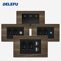 Prise murale DELEFU brésilienne 118 vintage en aluminium imitation bois avec port USB Type-C, durable.