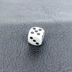 Juego de Dados D6 Personalizados con Bordes Redondeados, Blancos, de 10 mm - Product Image 3