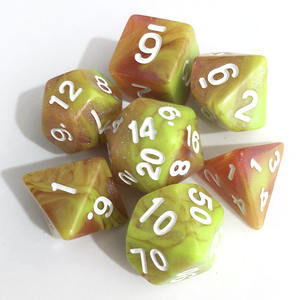 Prix usine en vrac paillettes polychromatiques violet 16mm dés acryliques <span class=keywords><strong>polyèdres</strong></span> à coins arrondis pour jeux mdn en plastique de résine - Product Image 2