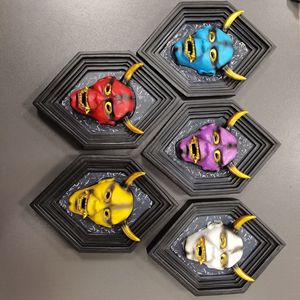 Pendentif Masque en Résine Halloween Blanc Rouge Bleu Violet Jaune Décoration Effrayante pour Fête 18+ Ans - Product Image 1