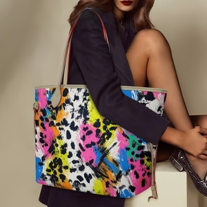 Bolso de Hombro Rosa Camuflaje de Moda – Piel Sintética Duradera con Cordón Ajustable, Se Acepta Venta al por Mayor - Product Image 1