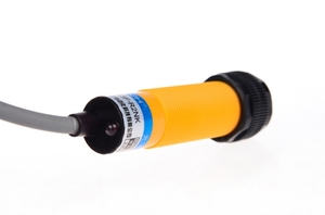 Sensor Fotoeléctrico Reflectivo de Retroalimentación M18 E3F-R2NK E3F-R2P3 E3F-R2N2 E3F-R2P1 E3F-R2Y2 E3F-<span class=keywords><strong>R2P2</strong></span> E3F-R2Y1 E3F-R2N3 - Product Image 3