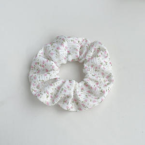 Chouchous floraux en tissu <span class=keywords><strong>NOVA</strong></span> ou CUSTOM pour femmes - Attaches-queue de cheval et accessoires capillaires pour mariages/anniversaires - Product Image 3