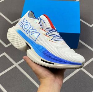 Chaussures de sport professionnelles de marathon à haute élasticité, respirantes, en maille, absorbant la transpiration, avec plaque en carbone et amorti des chocs, pour la course. - Product Image 3
