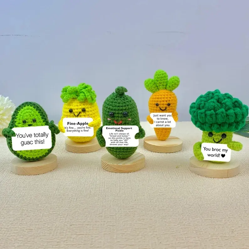 Забавный зеленый позитивный вязаный крючком овощные игрушки на заказ вязание крючком эмоциональная поддержка Вегетарианская кукла