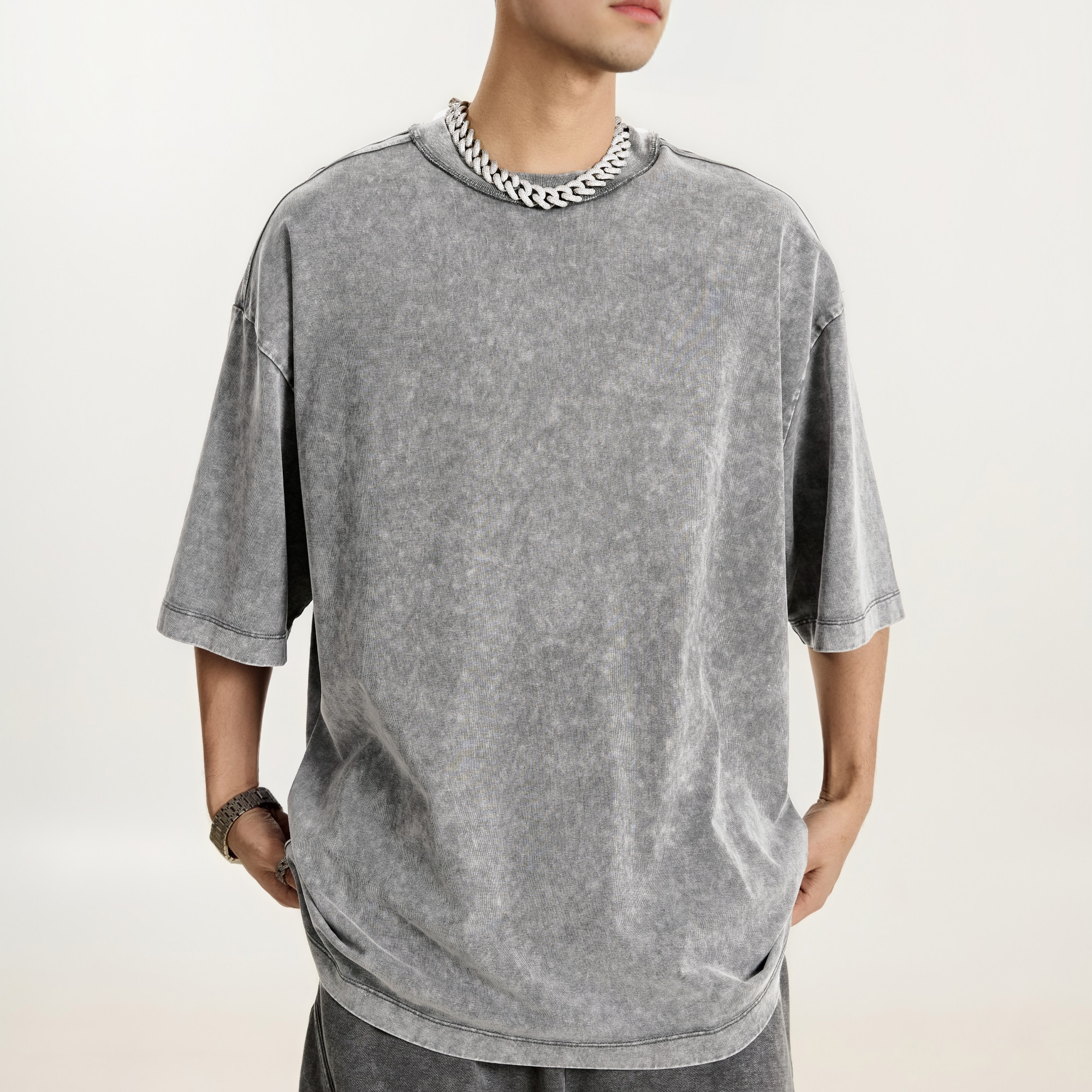 สีเทาเข้ม