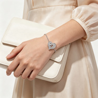 Bracelet élégant en argent 925 pour femmes, chaîne à maillons et zircone cubique, design orné de breloques, hypoallergénique