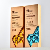 Trophée personnalisé HBL en bois de hêtre avec gravure et cristal, idéal pour les souvenirs d'employés et les cadeaux d'affaires
