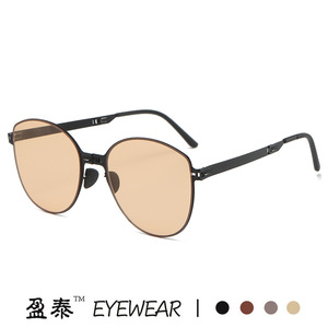 Lunettes de soleil pliantes ultra-légères, monture en métal, protection UV400, classe 2, pare-soleil unisexe, utilisation en extérieur - Product Image 2