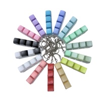 Vente d'usine Porte-clés en acrylique de dessin animé avec couleur et logo personnalisables pour chaîne de sac