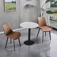 Ensemble table et deux chaises en cuir de style moderne avec plateau en pierre pour balcon, idéal pour restaurant, design luxueux pour petits espaces