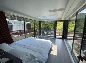 Villa Cápsula Espacial Futurista y Moderna, Módulo de Vivienda Modular, Panorámica con Cristales Curvos, Resort de Camping Escénico en la Talahúera - Product Image 2