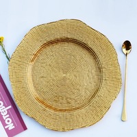Assiette décorative de mariage en vrac de stock en gros Assiettes de présentation en acrylique transparent avec bordure dorée Assiettes en plastique élégantes