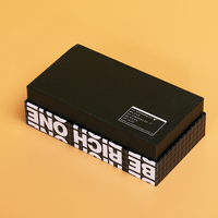 Vente en gros de boîte cadeau personnalisée en carton rigide noir gaufrage mat stratification boîte d'emballage en carton personnalisable