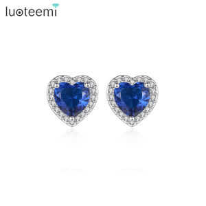 LUOTEEMI Gioielli CZ all'Ingrosso, Fabbrica JINSE, <span class=keywords><strong>Orecchini</strong></span> a Perno per <span class=keywords><strong>Donna</strong></span> a Forma <span class=keywords><strong>di</strong></span> Cuore Piccolo e Delicato - Product Image 1