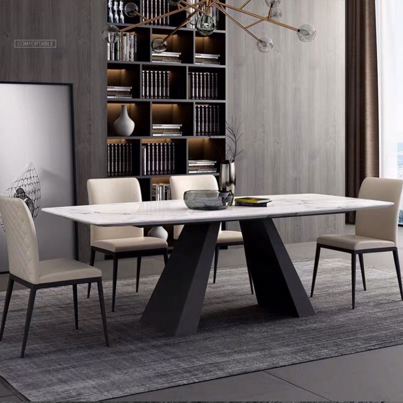 Набор обеденных столов из спеченного камня с черной стальной рамой и мраморной поверхностью