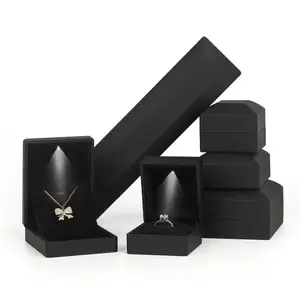 Форте светодиодный коробка ювелирных изделий черный лак логотип шелковой ширмы, люксовые клавишные ювелирные изделия пакет пользовательское кольцо коробки, коробка для ювелирных изделий со светодиодными огнями