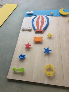 Verstellbare Kinder-Kletterwand im <span class=keywords><strong>Kilter</strong></span>-Stil mit PU-Klettergriffen für Turnhalle, Kinderspielplatz, Vergnügungspark und Sportpark - Product Image 4