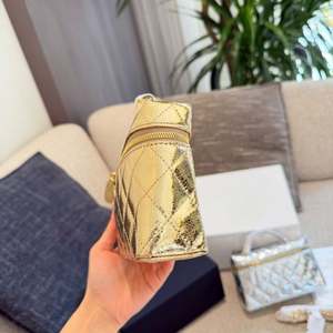 Sac à bandoulière de luxe haut de gamme authentique pour femme, de marque de créateur, couleur unie, avec fermeture éclair et chaînes, idéal pour l'été, l'automne et le printemps - Product Image 4