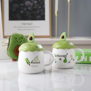 Tazza in Ceramica a Forma di Avocado, Regalo Originale, Tazza Cartoon con Coperchio e Cucchiaio, Personalizzabile per Pubblicità - Product Image 1