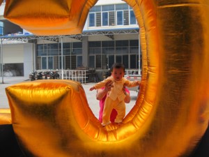 Inflatable Golden number 125 for outdoor sale advertising events - Product Image 3