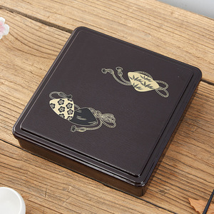 Lonchera estilo japonés, negra, rectangular, con tapa de plástico y diseño floral, para guardar el almuerzo. - Product Image 4