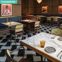 Tables en marbre minimalistes de luxe modernes avec design à panneaux et chaises en rotin pour bar, café, salle à manger, hôtel, usage commercial