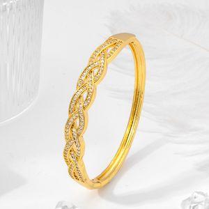 Brazalete Minimalista de Latón Chapado en Oro de 18k de Alta Calidad para Mujer - Product Image 3