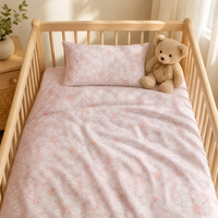 Tissu en coton à imprimé floral rose, petites fleurs blanches, centres corail, feuilles vertes pour literie bébé, couette, housse de couette