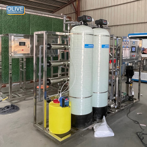 Équipement de traitement d'eau pure minérale en acier inoxydable à osmose inverse, contrôlé par PLC automatique, 2000 L/h, avec garantie d'un an - Product Image 1