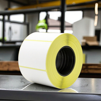 Rouleau d'étiquettes d'expédition thermiques directes personnalisées 4"x6" en glassine avec doublure jaune et blanche, autocollant code-barres étanche pour la logistique