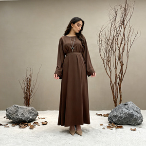 Robe Abaya Moderne en Polyester Uni de Haute Qualité pour Femmes Musulmanes dans la Mode de Dubaï - Product Image 3