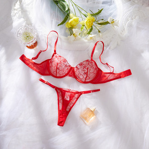 ชุดชั้นในเซ็กซี่สีแดงแบบซีทรู 2 ชิ้น สำหรับผู้หญิง  คอลเลคชั่นฤดูใบไม้ร่วง  บราตาข่ายปักลาย  พร้อมกางเกงใน - Product Image 1