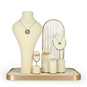 Présentoir à bijoux en microfibre de qualité supérieure avec résine, collection exquise, couleurs et tailles personnalisables, solution de présentation durable pour la vente au détail - Product Image 1