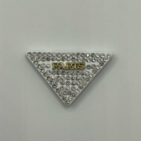 Plaque Métallique Triangulaire PARIS Personnalisée Éco-responsable Noire et Blanche avec Strass pour Accessoires de Robe et de Sac à Main