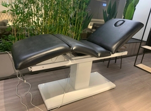 Cama de Spa Eléctrica Moderna de Acero Inoxidable con 3 Motores y Reposacabezas Fijo para Uso en Salón - Product Image 4