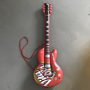 Guitarra inflable Vita Cola de PVC, instrumento musical para diversión en fiestas en la piscina - Product Image 1