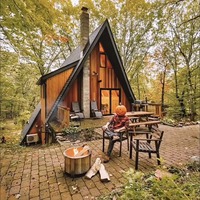 Maison mobile de luxe en bois triangulaire/acier, capsule spatiale imperméable pour célébrités d'Internet, hôtel mobile pour complexe de loisirs