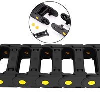 Chaîne de traînée de chaîne de traînée de transporteur de fil de câble en plastique noir avec le point jaune 1MLongueur pour le pont d'équipement électronique de machine-outil de CNC